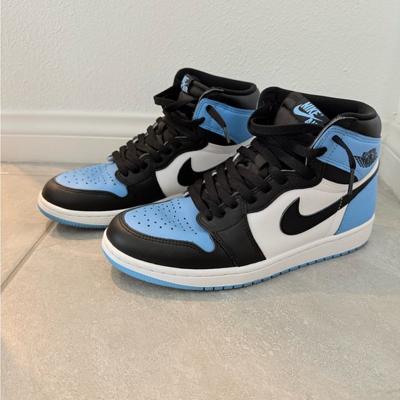 Air Jordan 1 Retro High OG University Blue - Picture 2 of 5